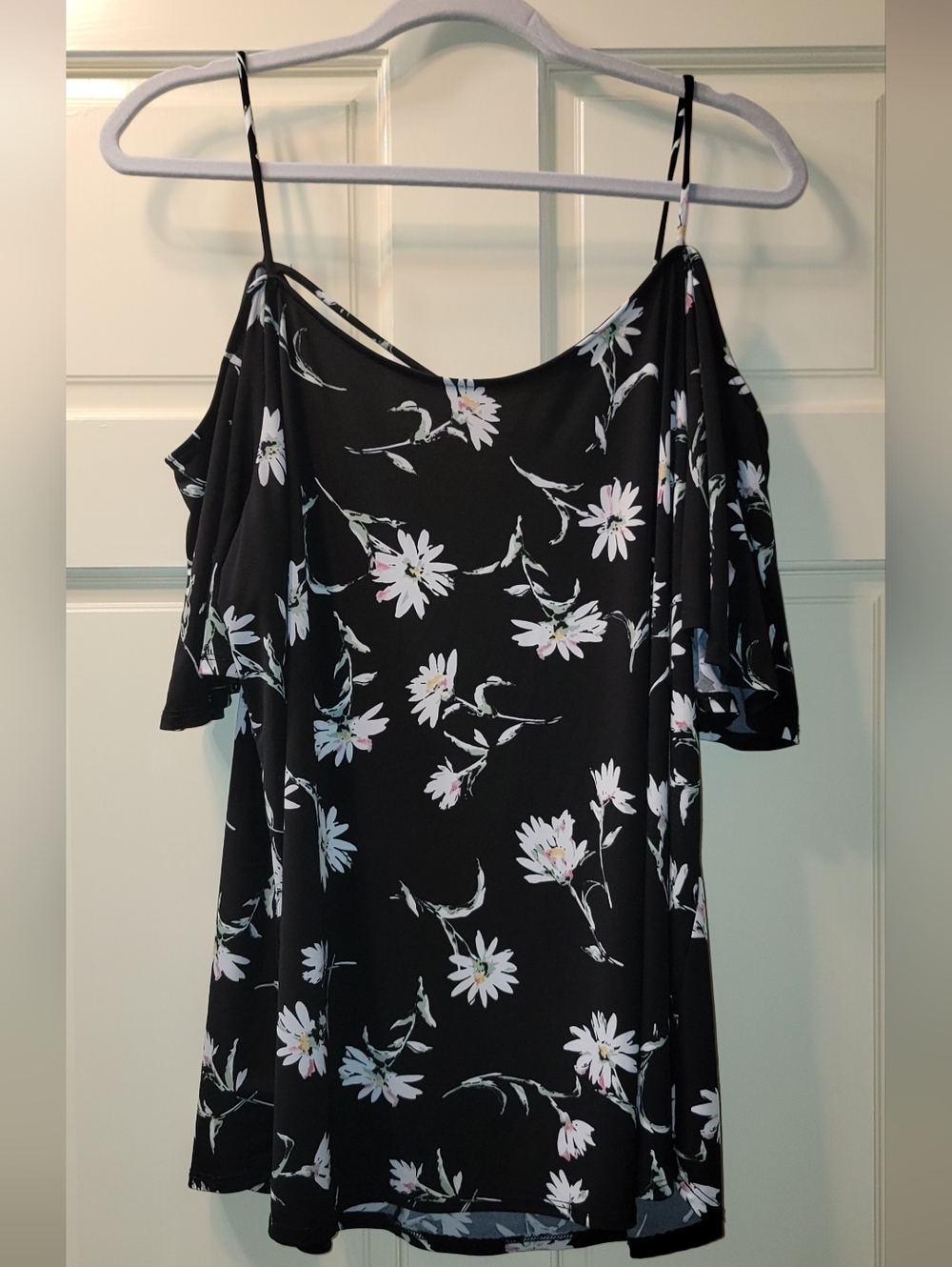 Kaileigh - Valette Back Detail Cold Shoulder Knit Top- Size 2X - Picture 3 of 7